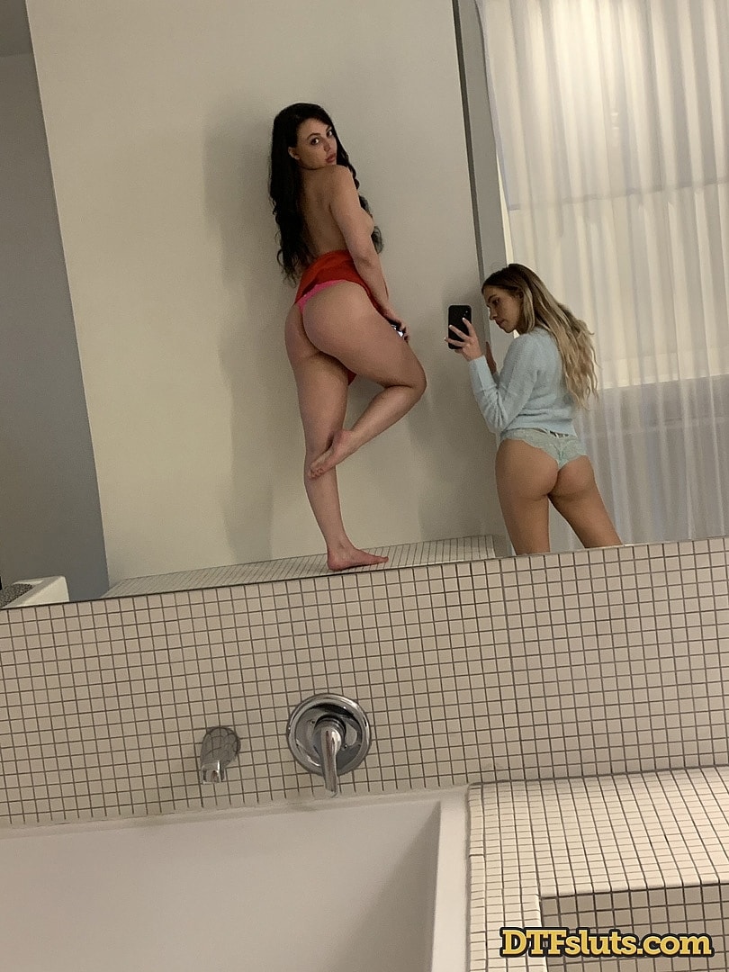 Beautiful teens Khloe Kapri and Whitney Wright tease with their round butts porno foto #425960548 | James Deen Pics, James Deen, Khloe Kapri, Whitney Wright, Homemade, mobiele porno