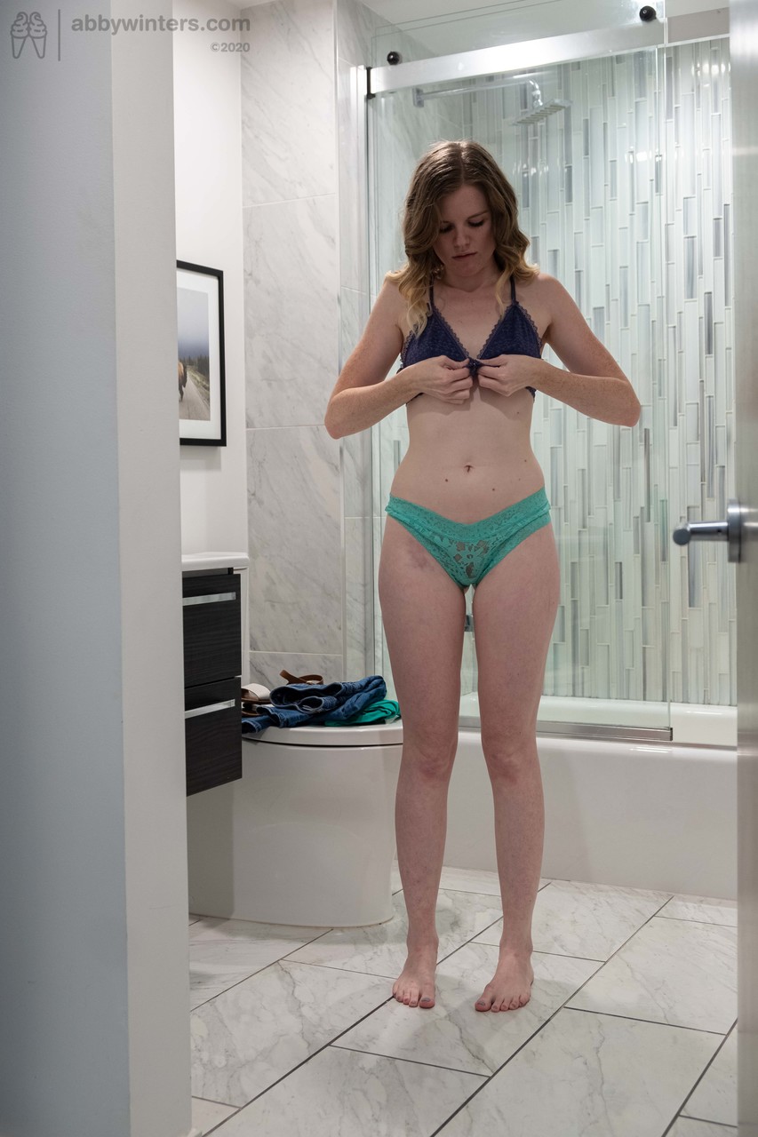 Amateur Australian model Paisley showing her lean body in the bathroom porno foto #427963340