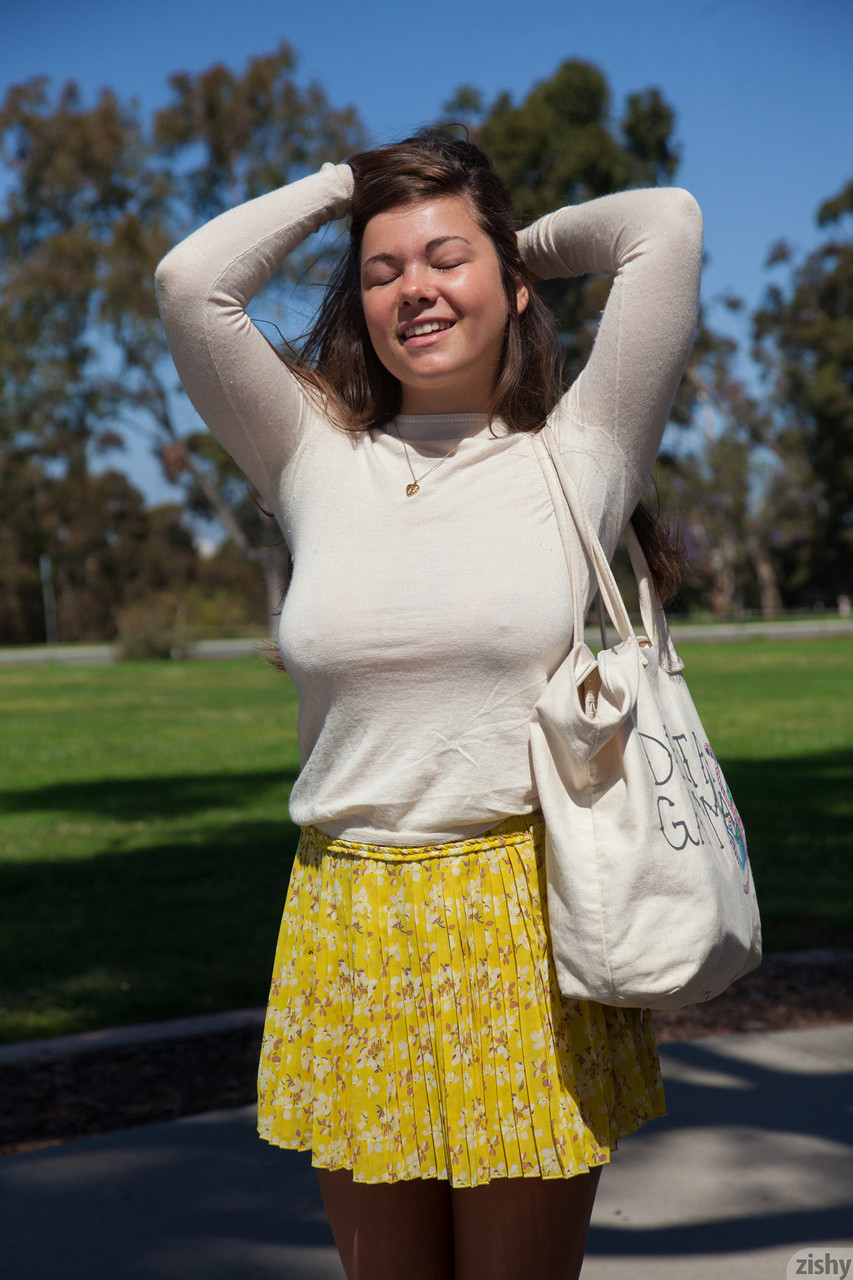 Adorable teen Nikki Yann flashes panty upskirt & teases with big tits outdoors 色情照片 #425260401 | Zishy Pics, Nikki Yann, Girlfriend, 手机色情