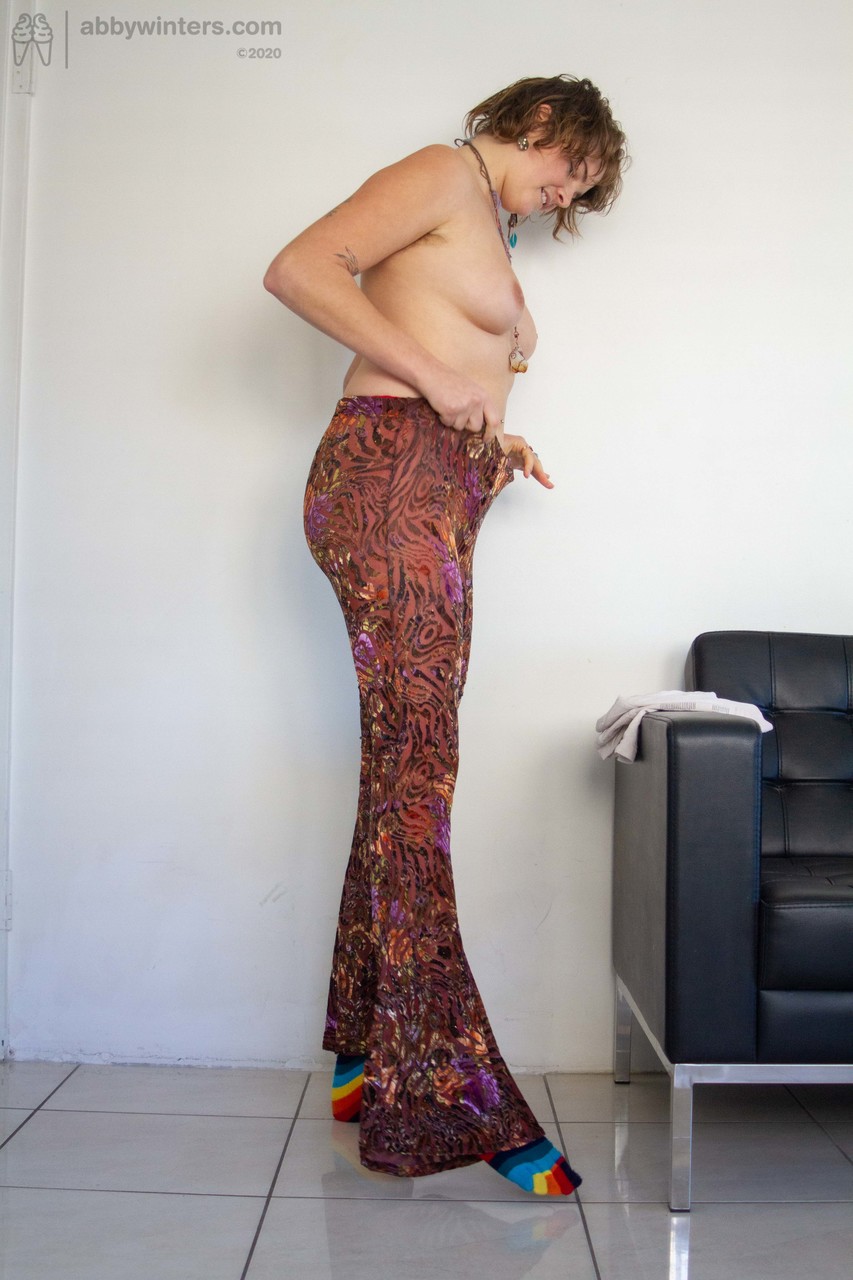 Amateur Australian girl Sierra K dressing in her long pants in rainbow socks Porno-Foto #427764977 | Abby Winters Pics, Sierra K, Undressing, Mobiler Porno