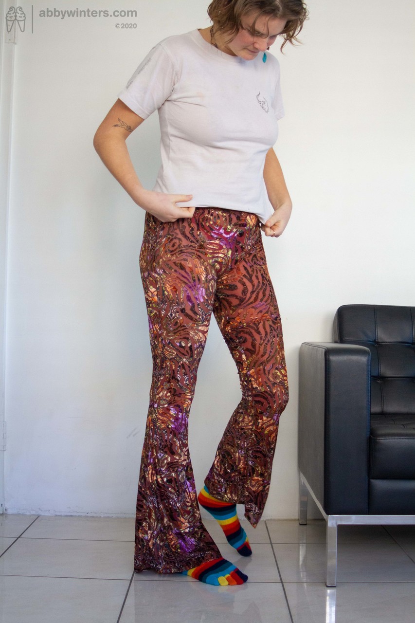 Amateur Australian girl Sierra K dressing in her long pants in rainbow socks 色情照片 #427764994 | Abby Winters Pics, Sierra K, Undressing, 手机色情