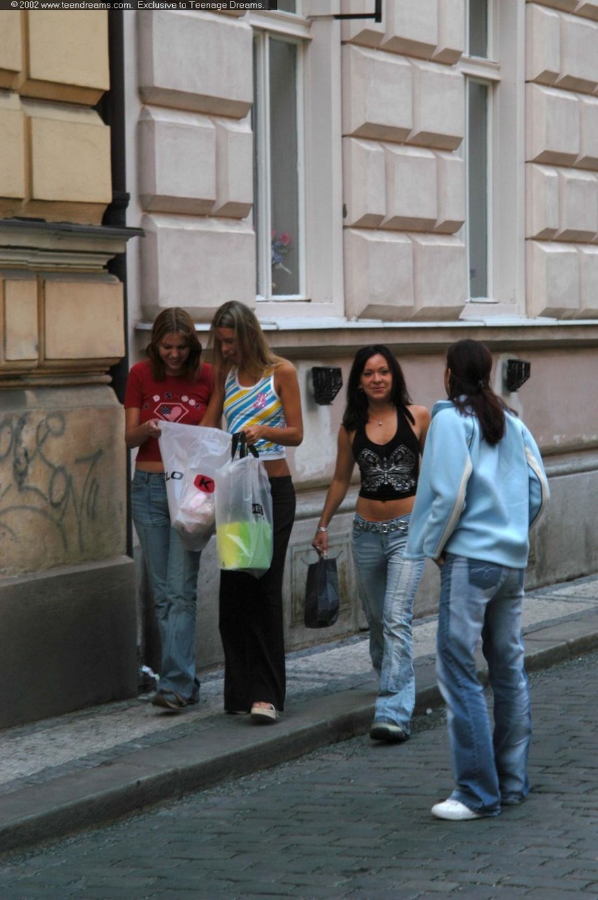 Les Archive 4 Girls in Prague Porno-Foto #425130937