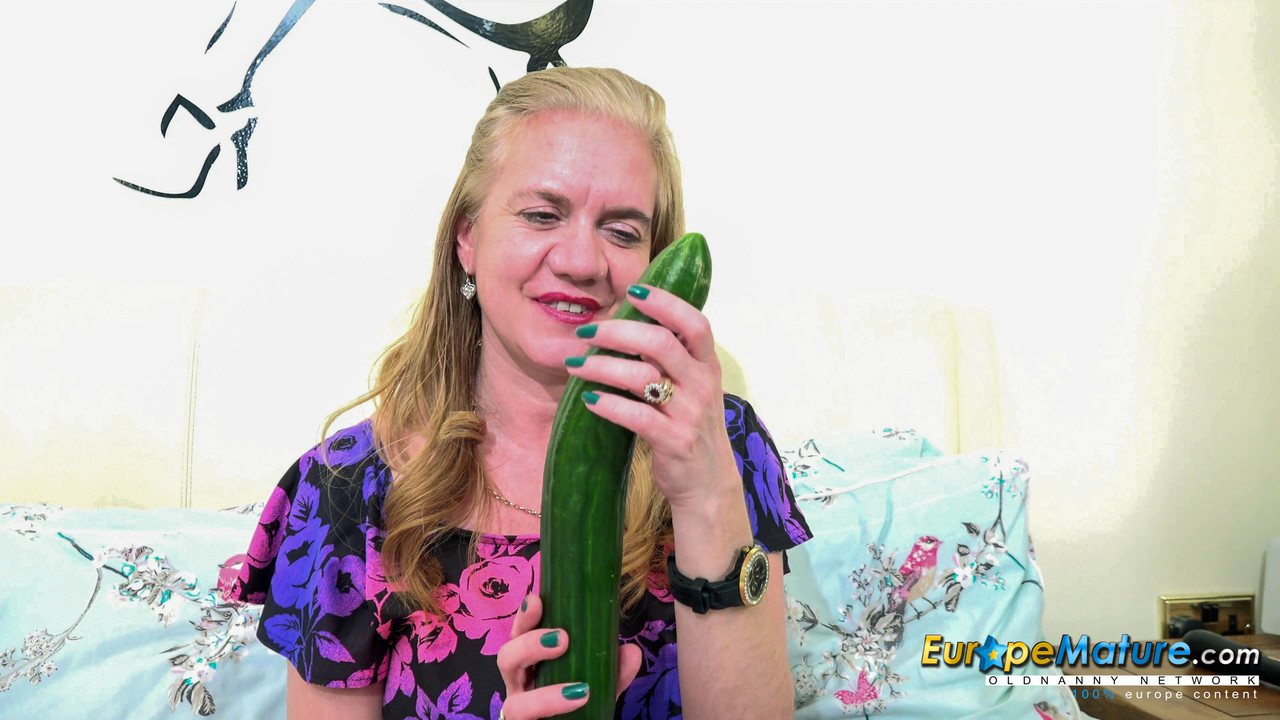 Kinky granny Lily May masturbates her horny pussy with a massive cucumber foto porno #428103916