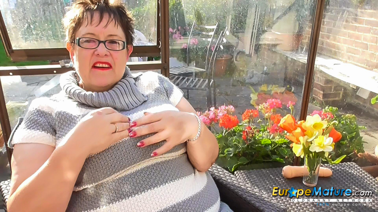Short haired BBW in glasses Rita shows her huge breasts and masturbates порно фото #428350544