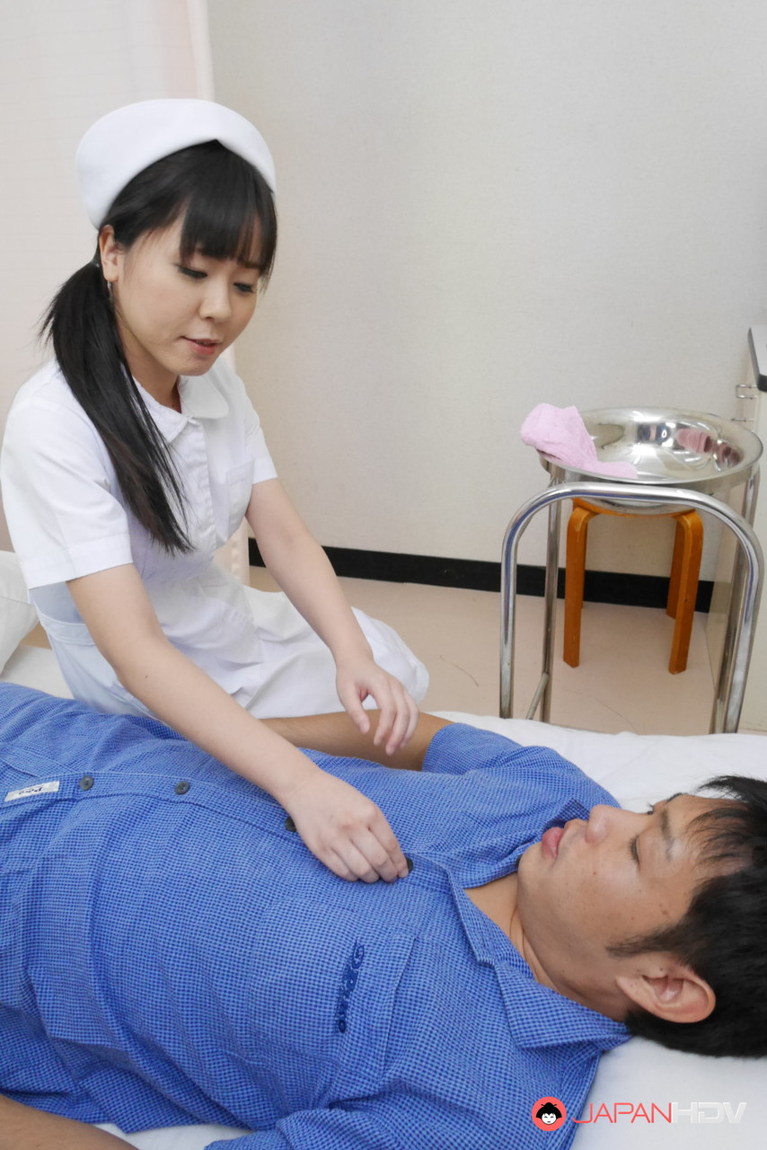 Asian nurse Miyuki Ojima strips her patient and gives him a nice BJ 色情照片 #425223259