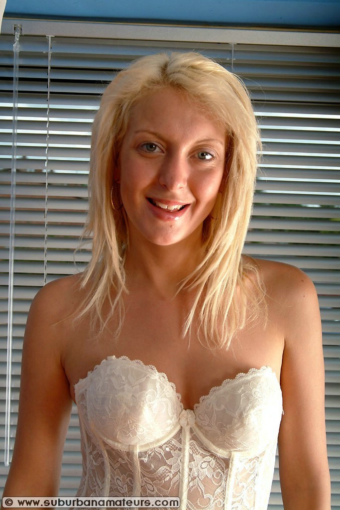 Corseted British amateur Yolanda spreads & fingers her pierced pussy up close Porno-Foto #428920459 | Suburban Amateurs Pics, Yolanda, Asshole, Mobiler Porno