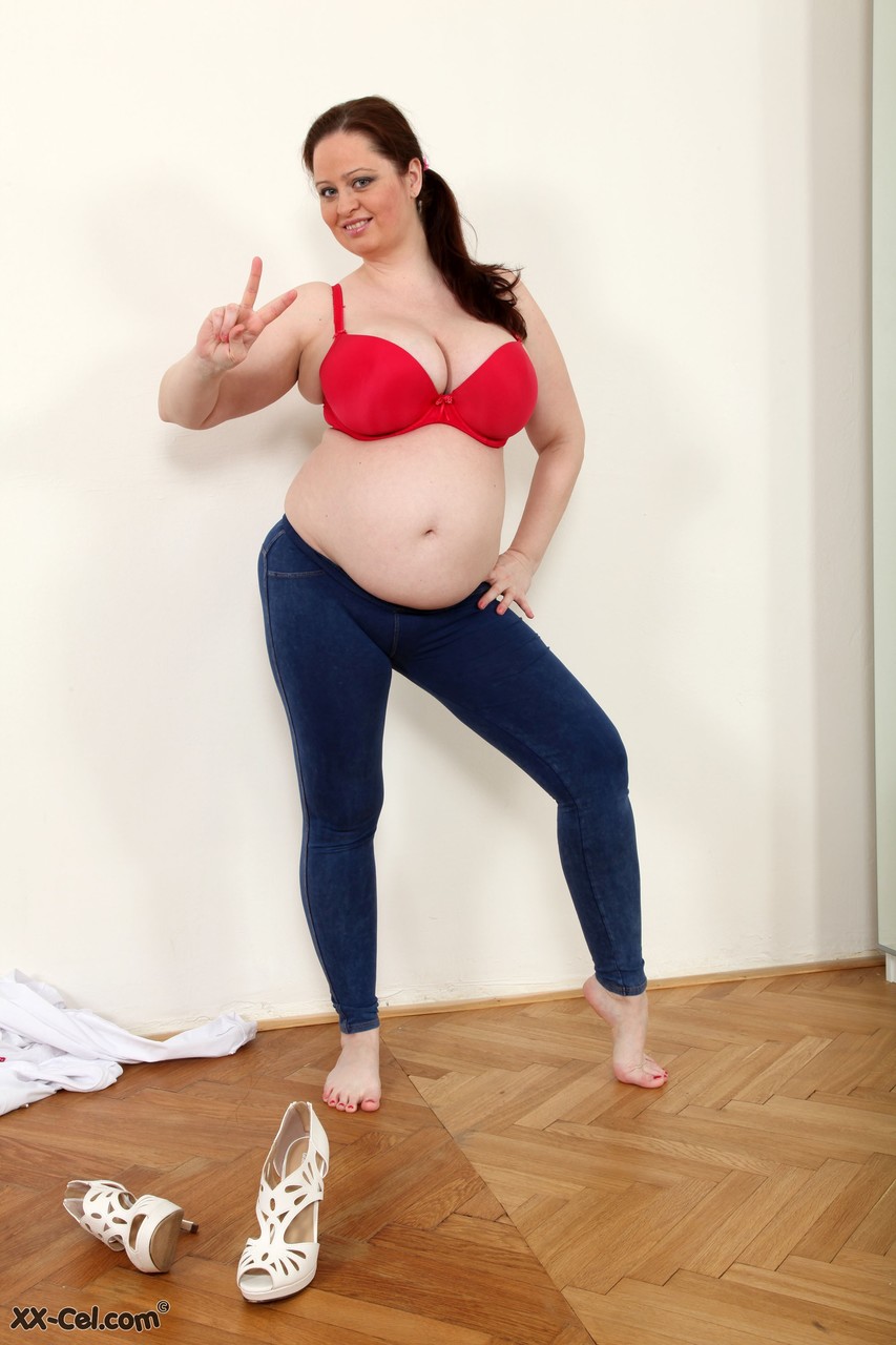 Brunette Czech MILF Sirale oils her big tits & her bulging pregnant tummy Porno-Foto #424014888 | XX Cel Pics, Sirale, Chubby, Mobiler Porno