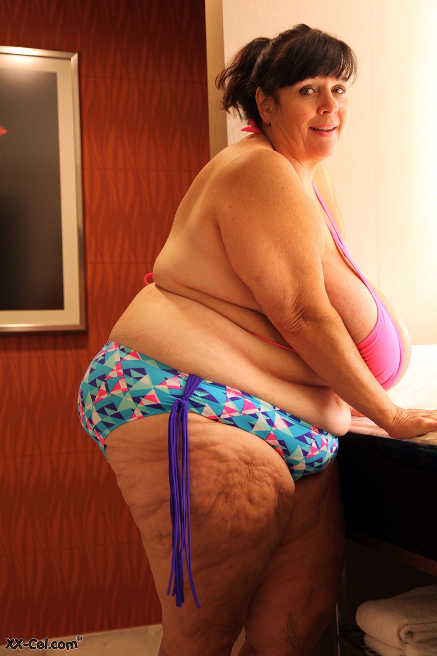 Amateur BBW Suzie Q washing her extra large tanned natural tits foto porno #424279517 | XX Cel Pics, Suzie Q, BBW, porno mobile