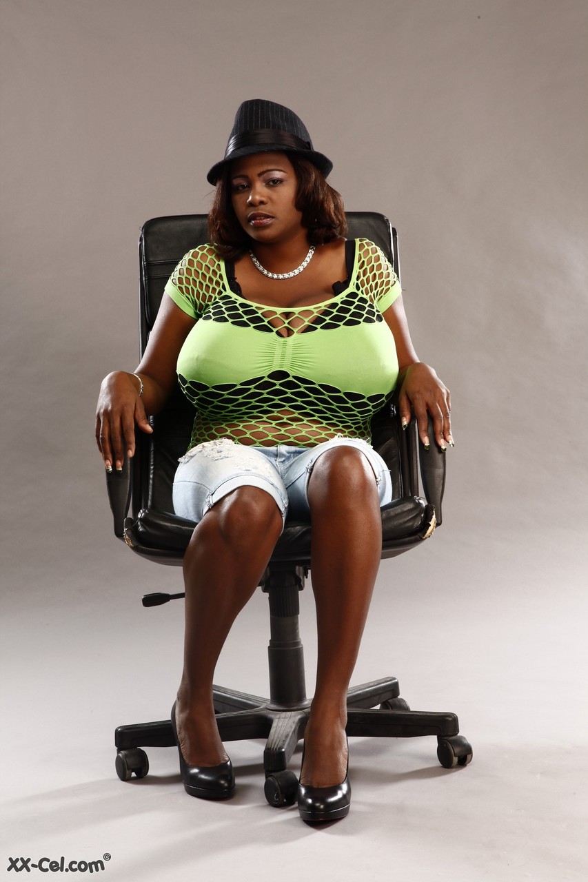 Curvy ebony mature Miosotis Claribel lets out her giant breasts on a chair foto pornográfica #425555217 | XX Cel Pics, Miosotis Claribel, BBW, pornografia móvel
