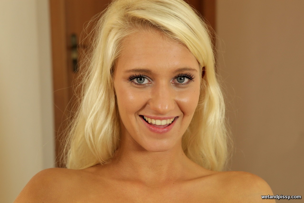 Skinny blonde Uma prods her wet pussy with a glass dildo in a hot pissing solo porno foto #426798171 | Wet And Pissy Pics, Uma, German, mobiele porno