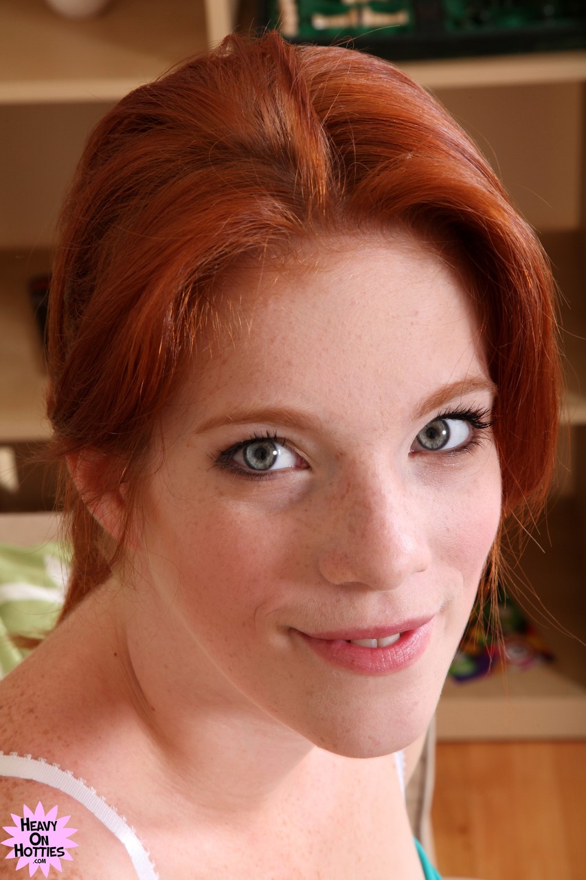 Attractive redhead with freckles Roxy Rush reveals her body on a couch 色情照片 #424082097