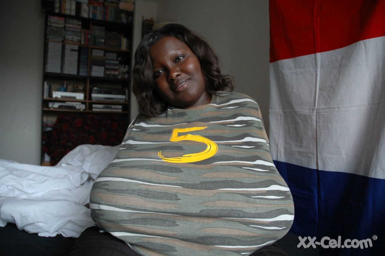 Fat black woman Mariana Kodjo showing off her extra-large natural tits foto porno #424311482