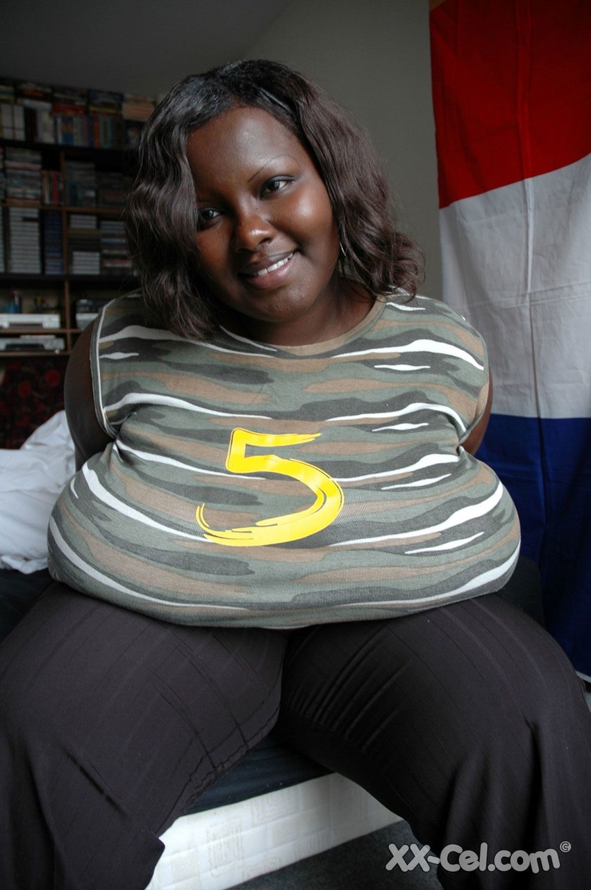 Fat black woman Mariana Kodjo showing off her extra-large natural tits foto porno #424311484