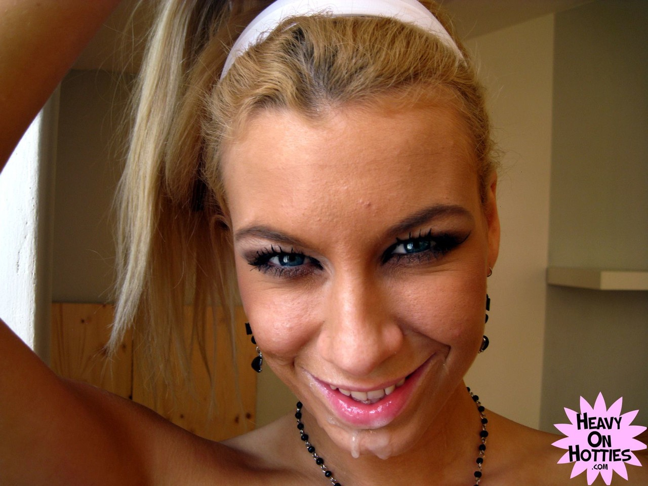 Blonde Angelina Love poses with jizz on her face after giving a BJ in POV ポルノ写真 #427391666