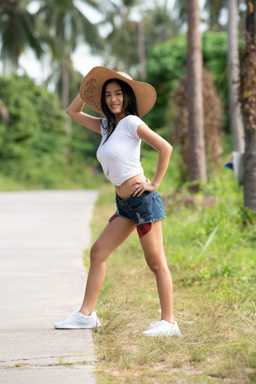 Young Asian babe Kahlisa reveals her incredible boobs & oils her body outdoors Porno-Foto #425943682 | Love Hairy Pics, Kahlisa, Asian, Mobiler Porno