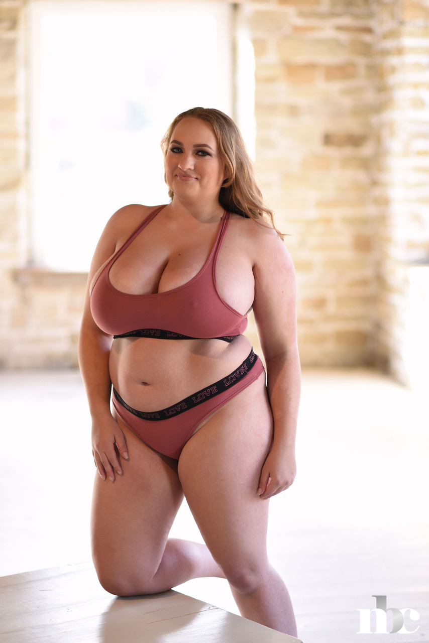 Fat model Sara Willis lets out her monster breasts and poses topless ポルノ写真 #422670008 | Nothing But Curves Pics, Sara Willis, BBW, モバイルポルノ