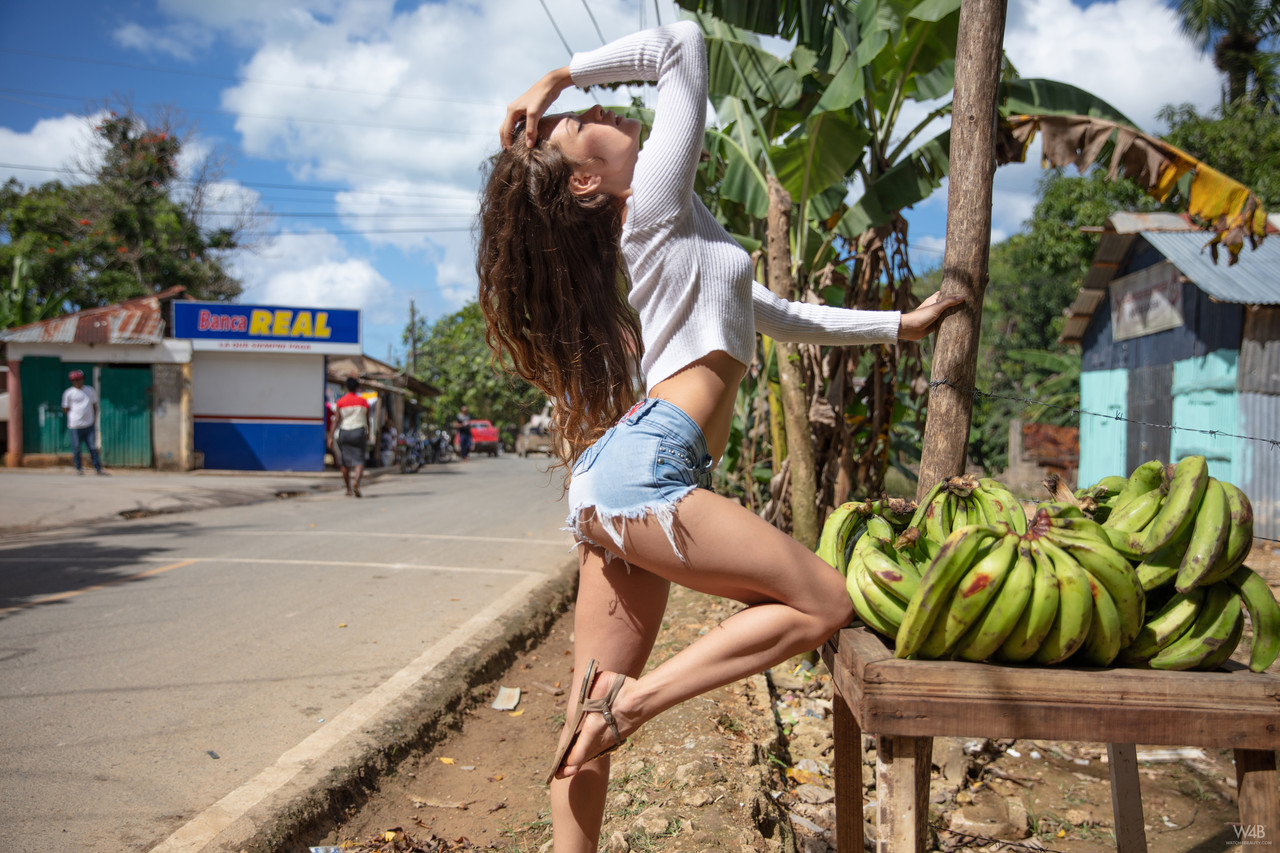 Lovely teen in denim shorts Irene Rouse stretches her long legs wide in public zdjęcie porno #427175918 | Watch 4 Beauty Pics, Irene Rouse, Colombian, mobilne porno