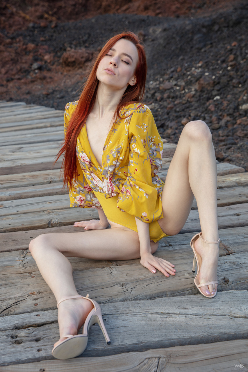 Redheaded teen babe Sherice gets rid of her yellow outfit and poses nude foto porno #425408525