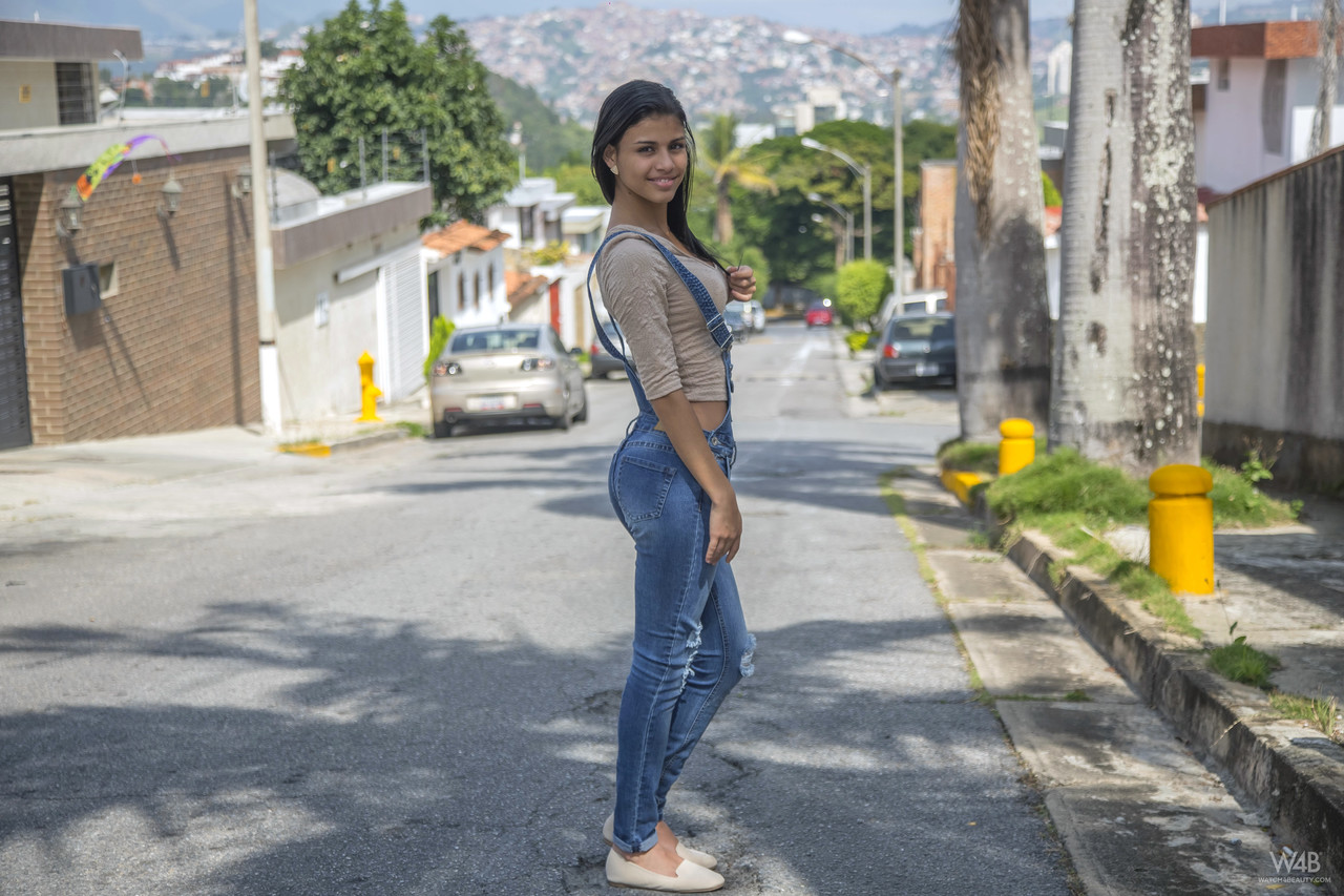 Sweet Latina teen Denisse Gomez flaunts her stunning figure in jeans foto porno #423943635