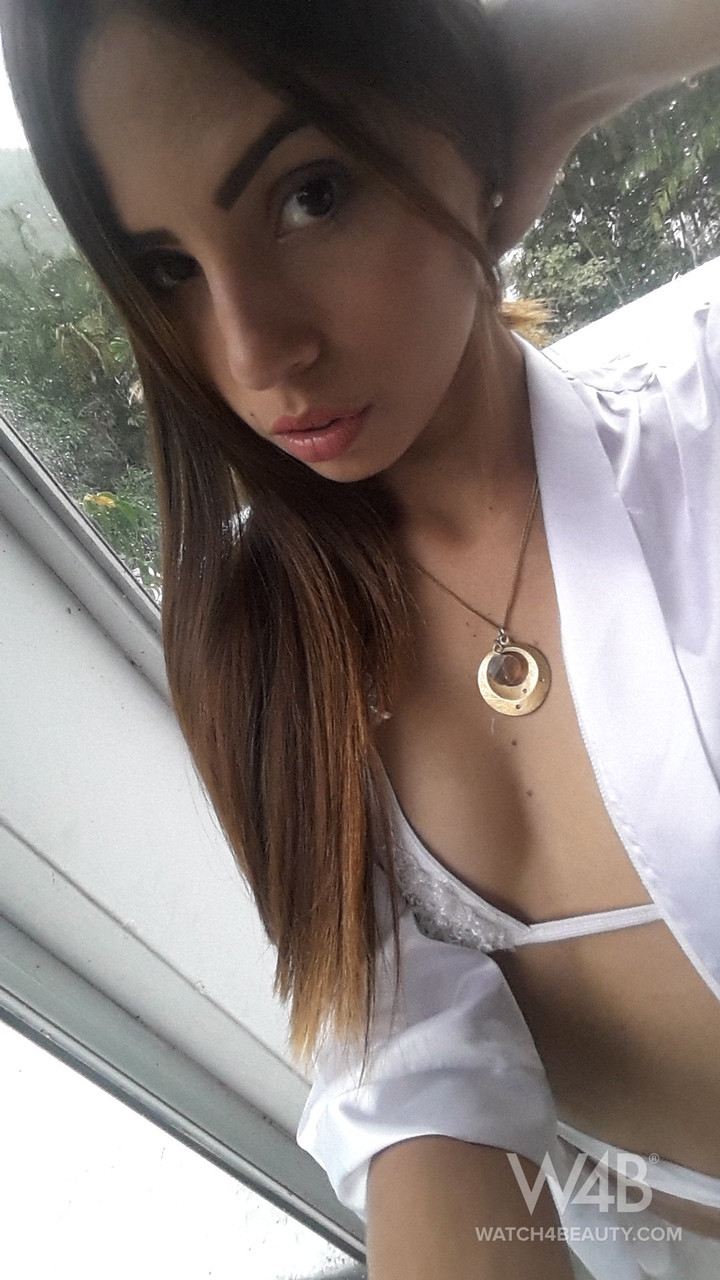 Sweet Latina Mily Mendoza exposes her adorable round ass and masturbates foto porno #424385415