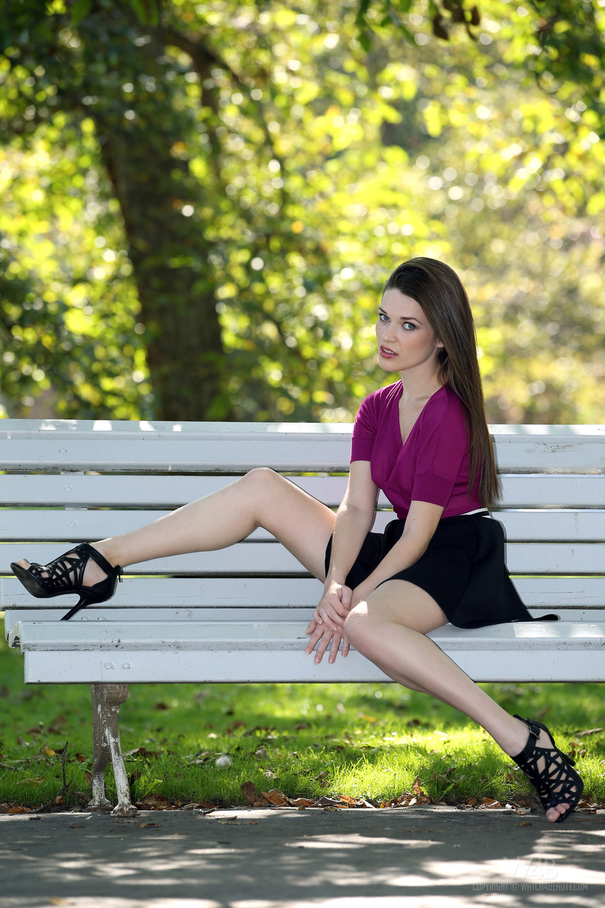 Stunning European babe Serena poses on a park bench in a sexy short skirt 色情照片 #428852568 | Watch 4 Beauty Pics, Serena, Skirt, 手机色情