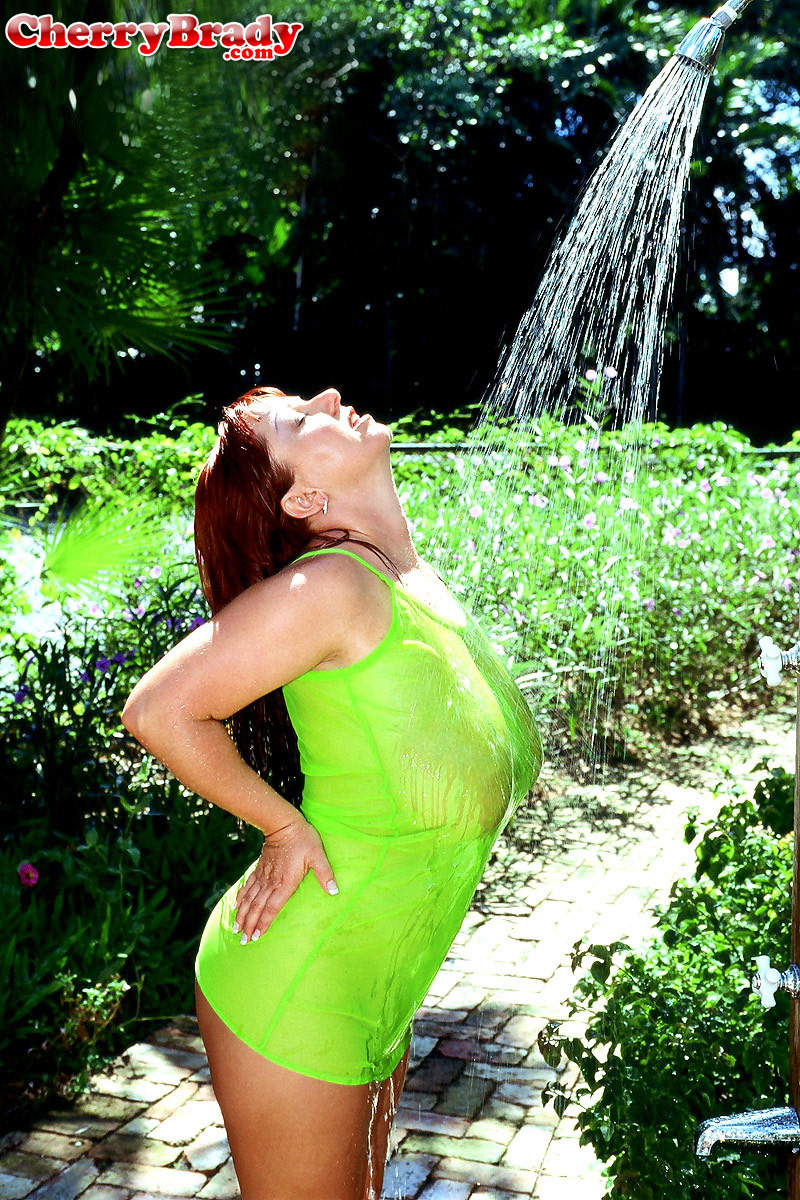 Chubby mature redhead with huge boobs Cherry Brady taking an outdoor shower foto porno #426476822