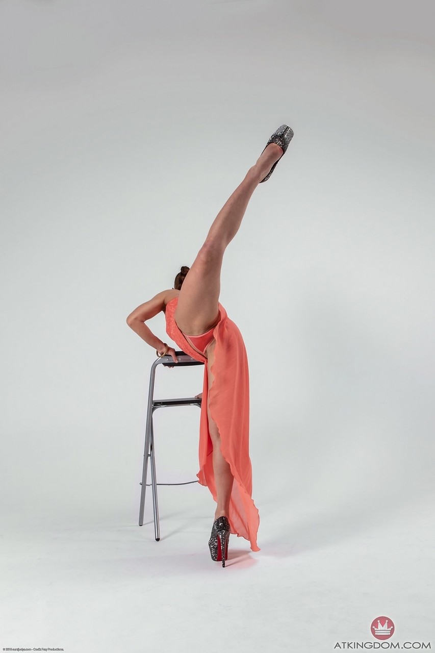 Acrobatic MILF Nika Rstripping down naked and stretching in her high heels porno fotoğrafı #425022056 | Aunt Judys Pics, Nika R, Flexible, mobil porno