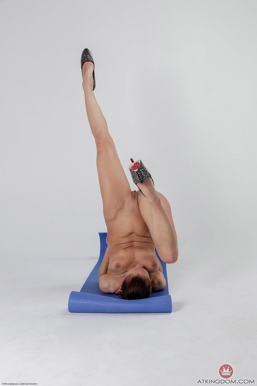 Acrobatic MILF Nika Rstripping down naked and stretching in her high heels porno fotoğrafı #425022078 | Aunt Judys Pics, Nika R, Flexible, mobil porno