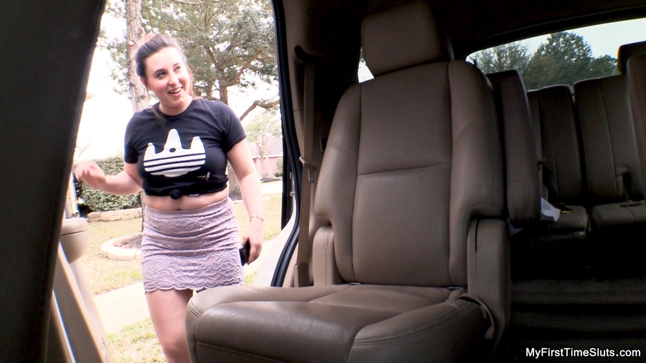 Chubby amateur brunette Mermaid gets spit roasted in the back of a car porn photo #423964431