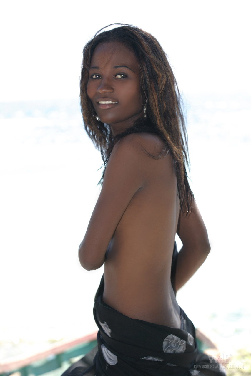 Glamorous Ebony Teen Jessica Goes Topless By The Sea Shows Her Boobs