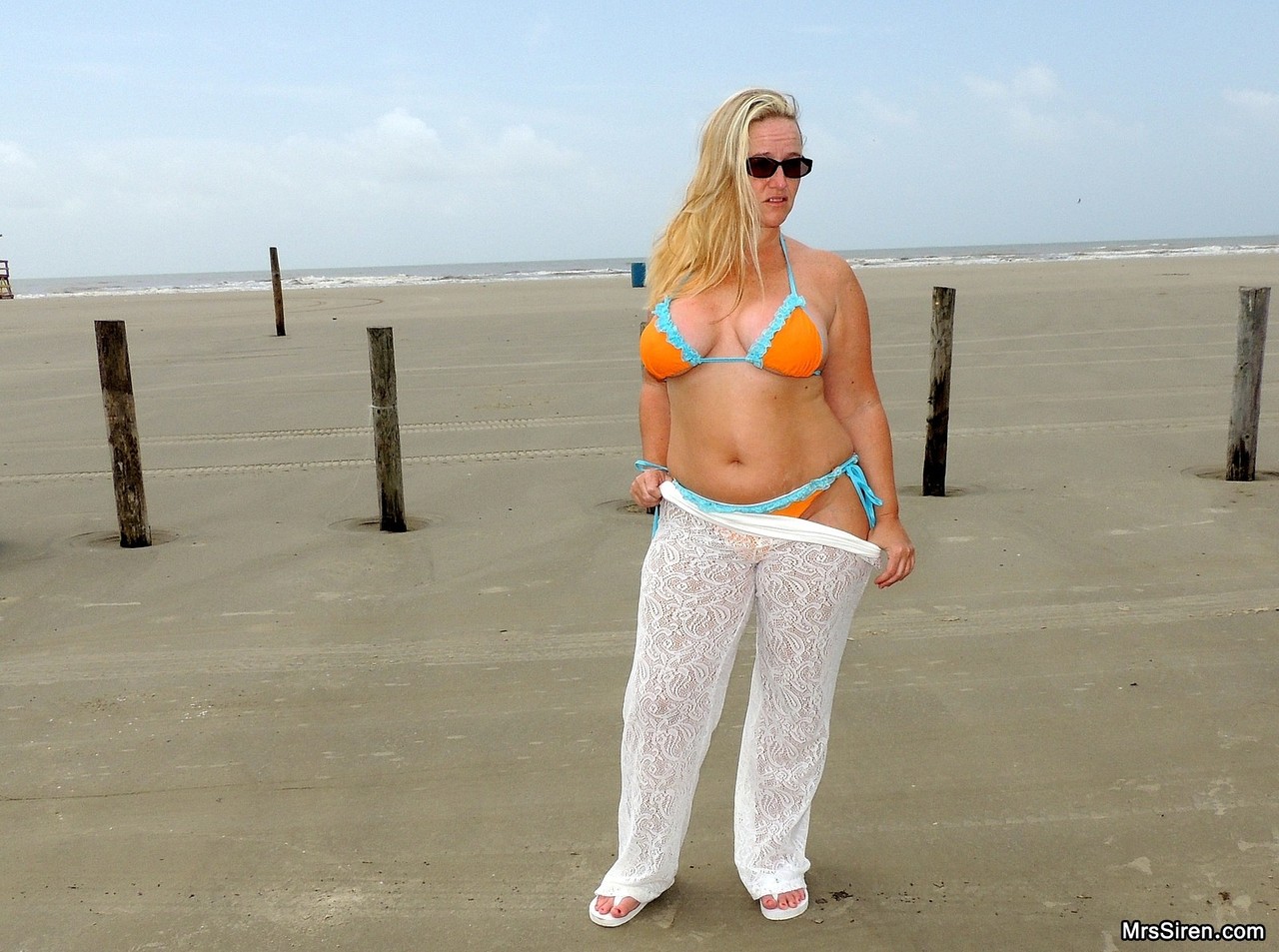Short MILF Dee Siren strips on the beach & exposes her monster curves foto porno #425972299 | Mrs Siren Pics, Dee Siren, Chubby, porno móvil