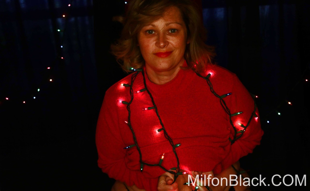 Cute chubby amateur MILF poses in her sexy outfit under Xmas lights porno fotky #426929517 | MILF On Black Pics, Chubby, mobilní porno