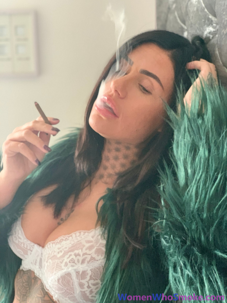 Stunning brunette teases with her big boobs while smoking in sexy lingerie foto pornográfica #426607885 | Women Who Smoke Pics, Smoking, pornografia móvel