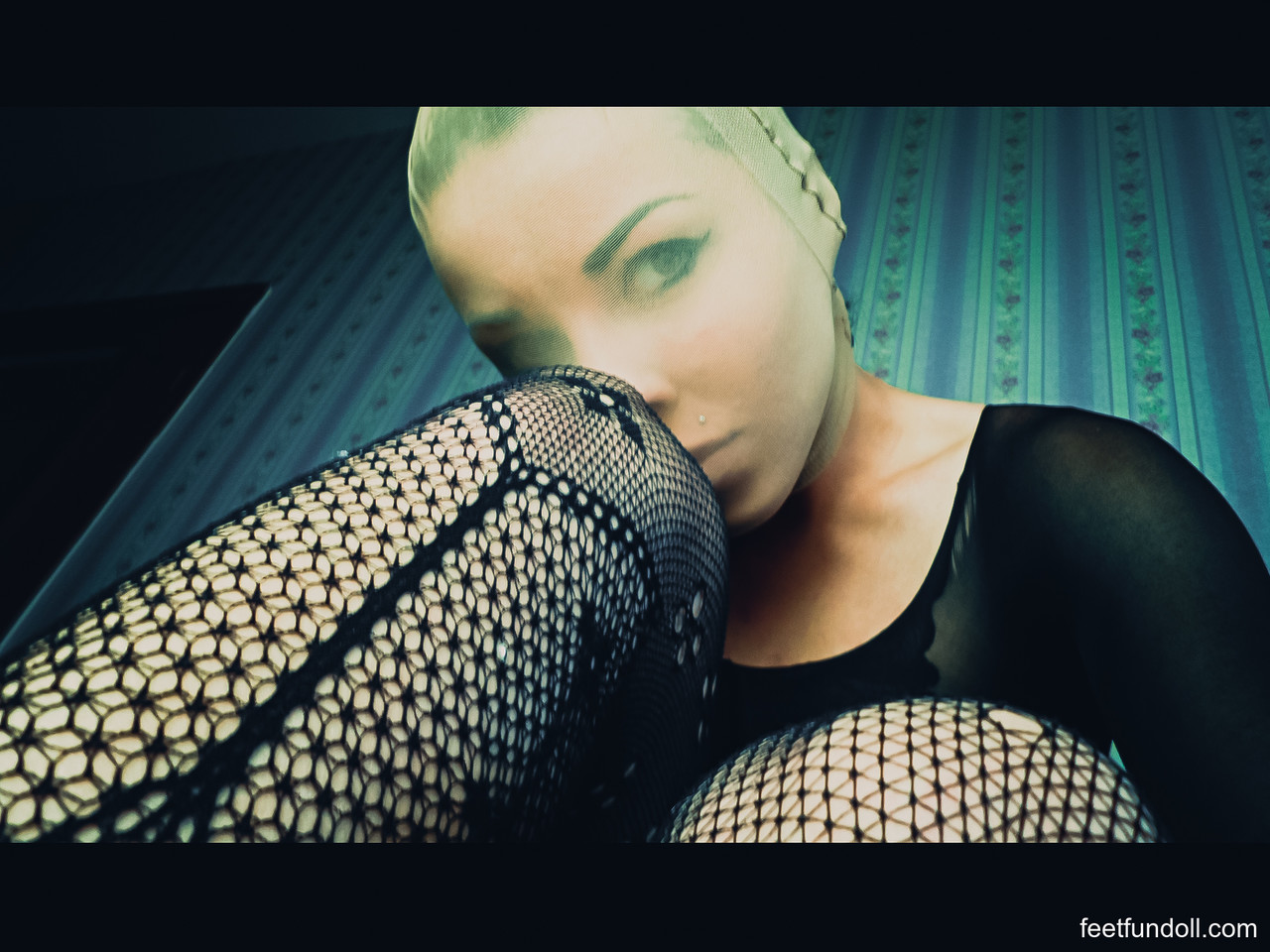 Kinky doll Lisa Dove posing in her exotic black pantyhose in a solo zdjęcie porno #427932341