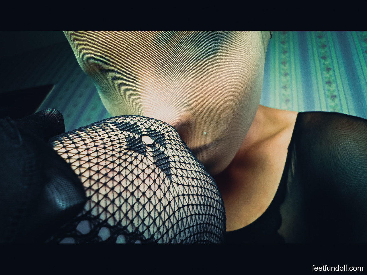 Kinky doll Lisa Dove posing in her exotic black pantyhose in a solo zdjęcie porno #427932344