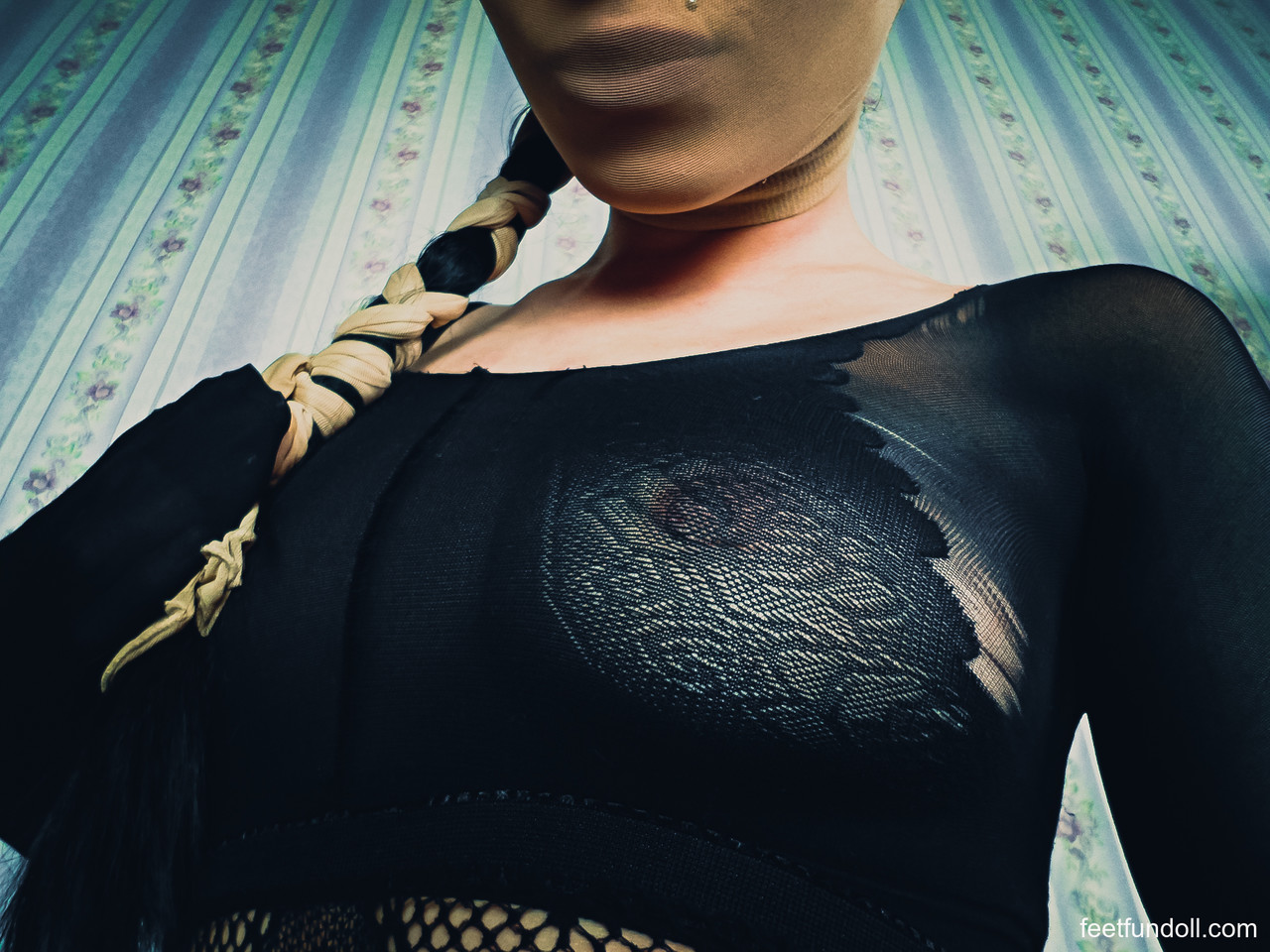 Kinky doll Lisa Dove posing in her exotic black pantyhose in a solo zdjęcie porno #427932352