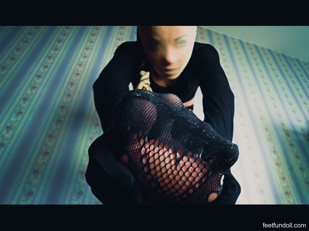 Kinky doll Lisa Dove posing in her exotic black pantyhose in a solo zdjęcie porno #427932619