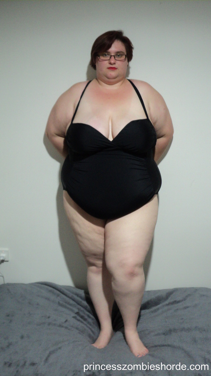 BBW amateur LaLa Delilah in black lingerie showing off her large saggy breasts foto pornográfica #422696714