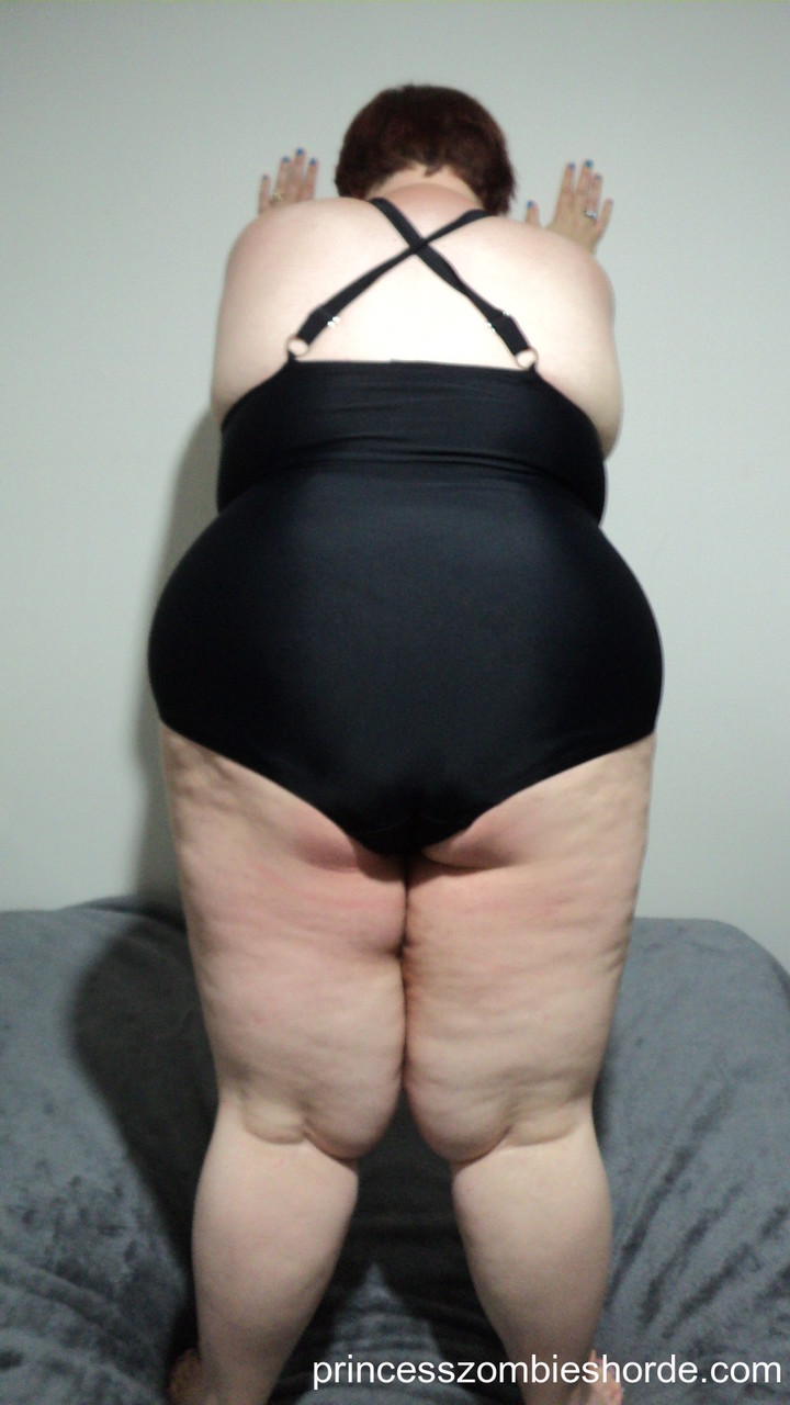 BBW amateur LaLa Delilah in black lingerie showing off her large saggy breasts foto porno #422696716