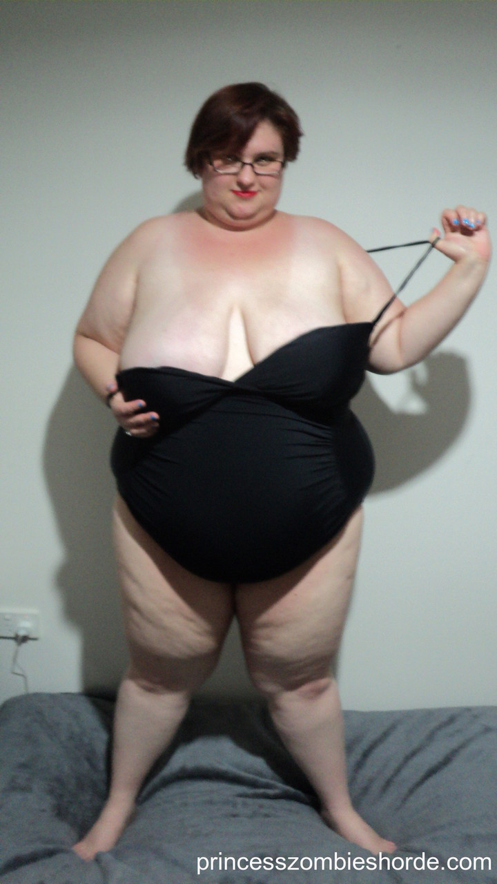 BBW amateur LaLa Delilah in black lingerie showing off her large saggy breasts foto porno #422696720