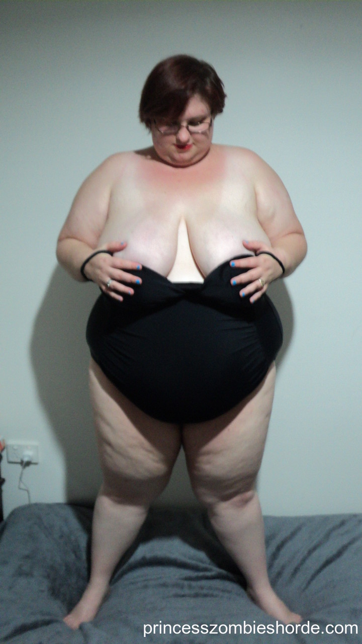 BBW amateur LaLa Delilah in black lingerie showing off her large saggy breasts foto porno #422696726