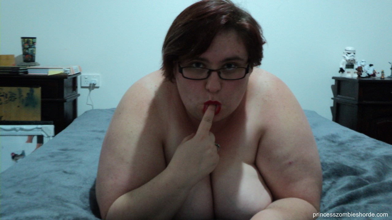 BBW amateur LaLa Delilah in black lingerie showing off her large saggy breasts foto porno #422696745