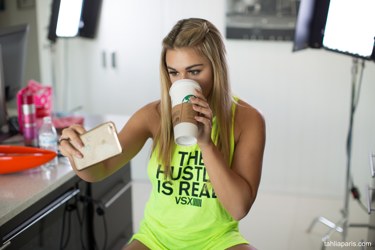 Blonde teen Tahlia Paris shows her big tits in a neon green top in the kitchen foto pornográfica #422674626