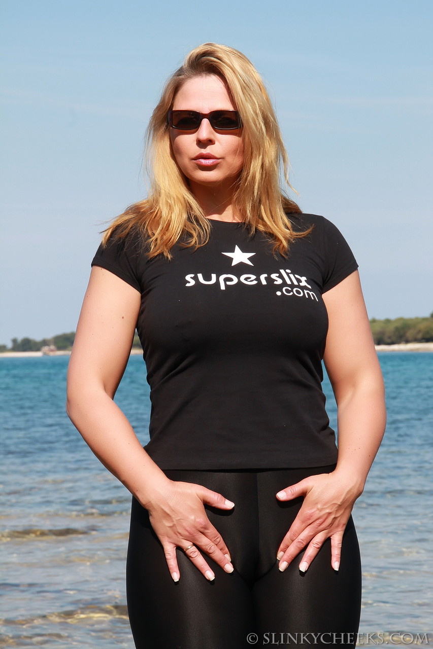 German MILF Desyra Noir reveals her big tits with pierced nipples on the beach 色情照片 #424617977 | Slinky Cheeks Pics, Desyra Noir, German, 手机色情