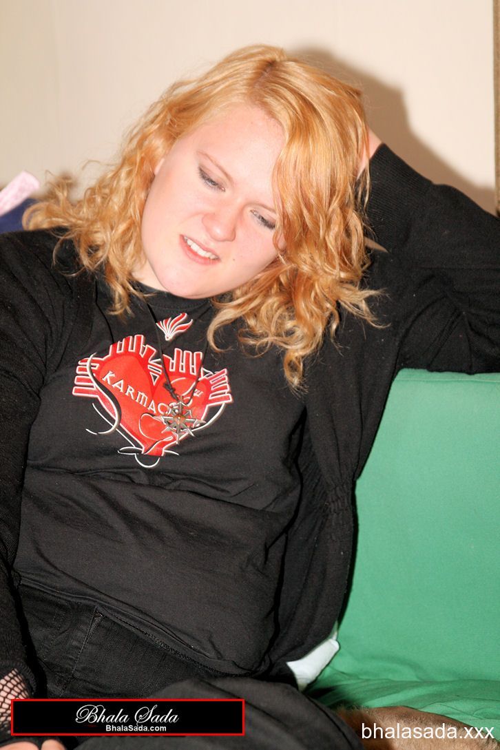Redheaded fatty strips her sweatshirt and shows her cleavage in a black bra porno fotoğrafı #422572687