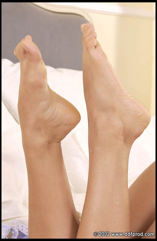 Hungarian MILF Jade Wolf shows off her sensitive feet while toying herself porno fotoğrafı #428470922