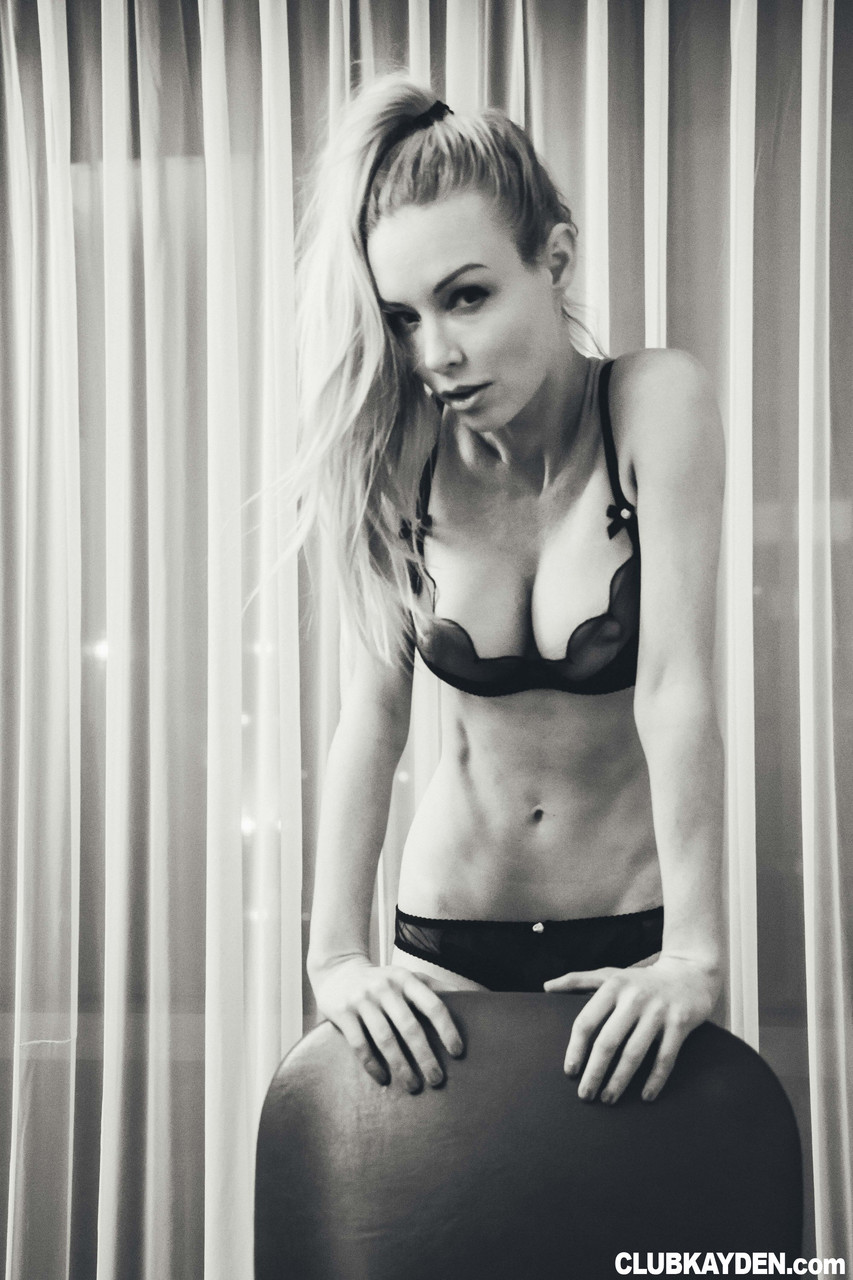 Slender MILF Kayden Kross takes off her bra & flaunts her sweet fake tits ポルノ写真 #426375647