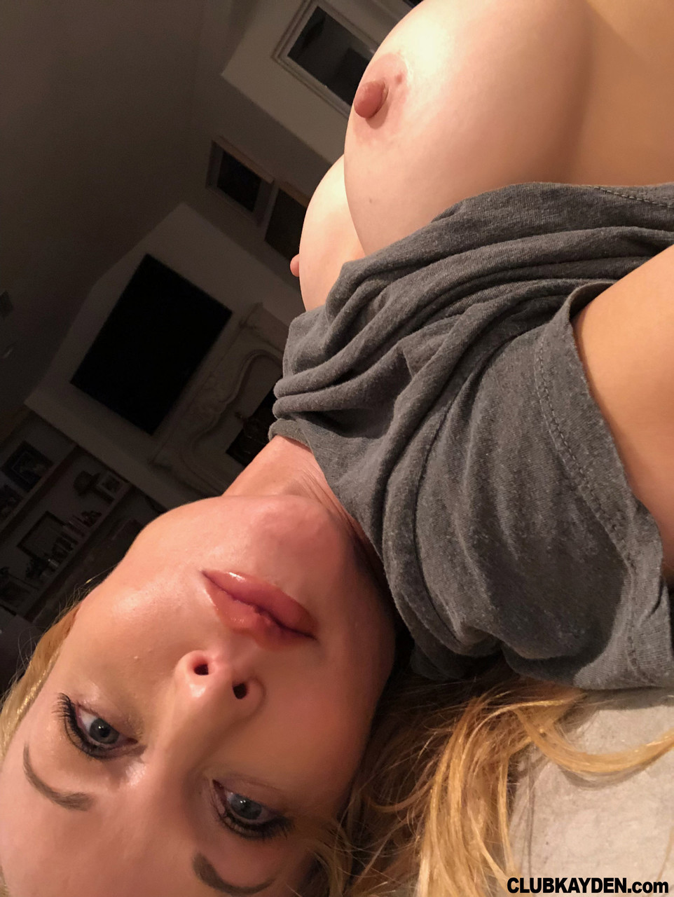 Blonde American with big tits Kayden Kross flaunts her long hard nipples foto porno #422613039