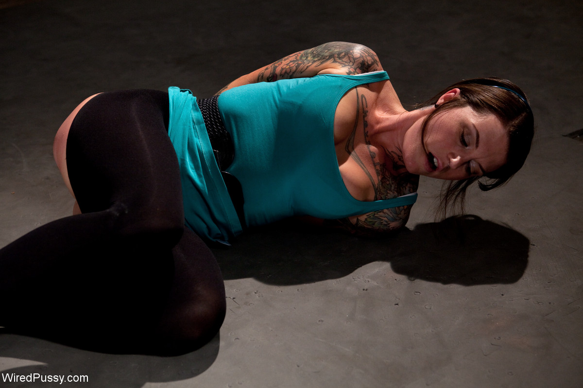Wired Pussie Princess Donna Dolore and Vivienne Del Rio.