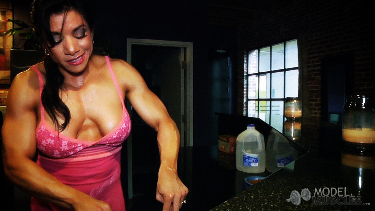 American bodybuilder Marina Lopez shows her biceps and flaunts her cleavage foto pornográfica #426597360 | Model Muscles Pics, Marina Lopez, Sports, pornografia móvel